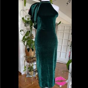 FASHION NOVA VELVET MIDI DRESS 💚
